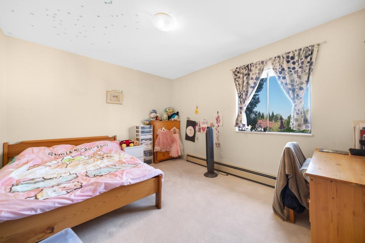 Guest Bathroom Photo of 8008 Woodhurst Drive, Burnaby, BC