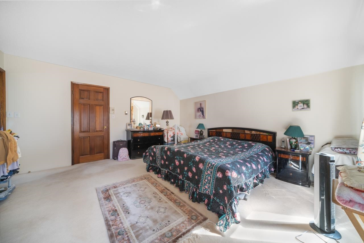 Primary Bathroom Photo of 8008 Woodhurst Drive, Burnaby, BC