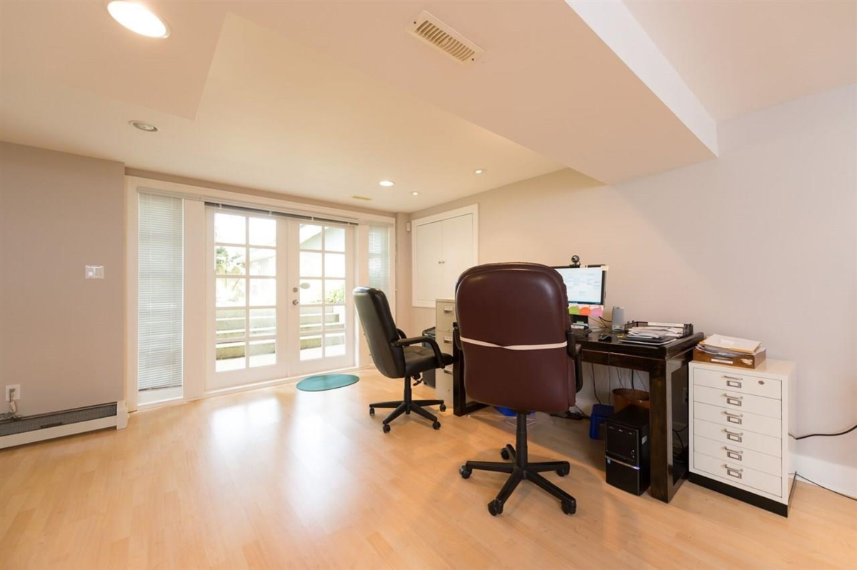 Breakfast Nook Photo of 4655 W 6 Th Avenue, Vancouver, BC