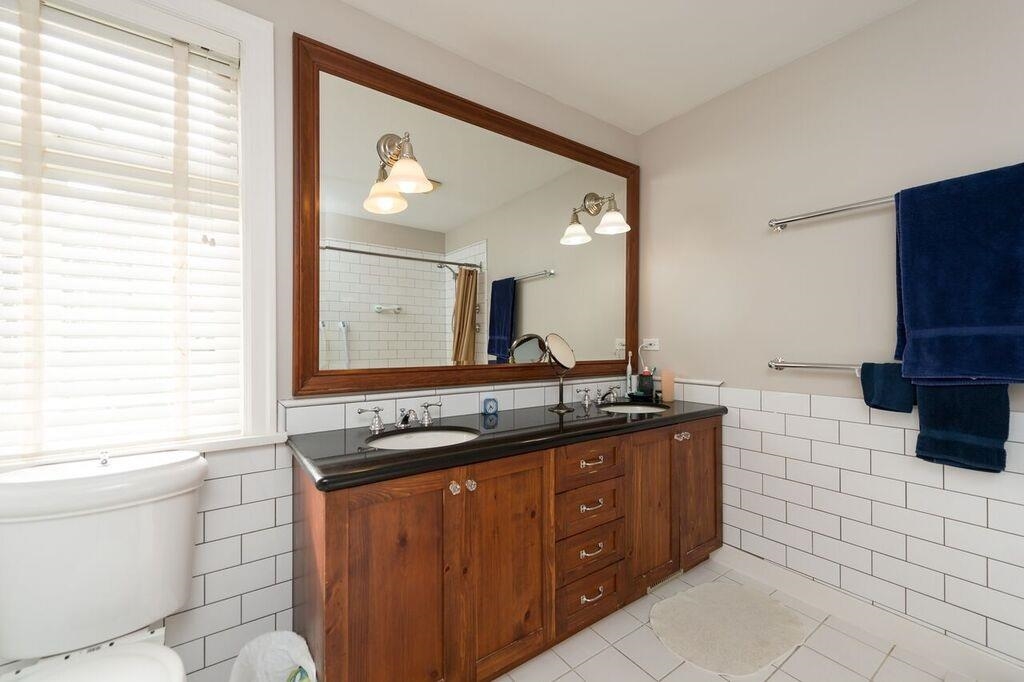 Dining Area Photo of 4655 W 6 Th Avenue, Vancouver, BC