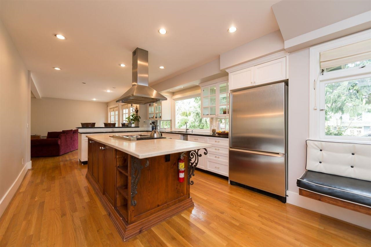 Living Room Photo of 4655 W 6 Th Avenue, Vancouver, BC