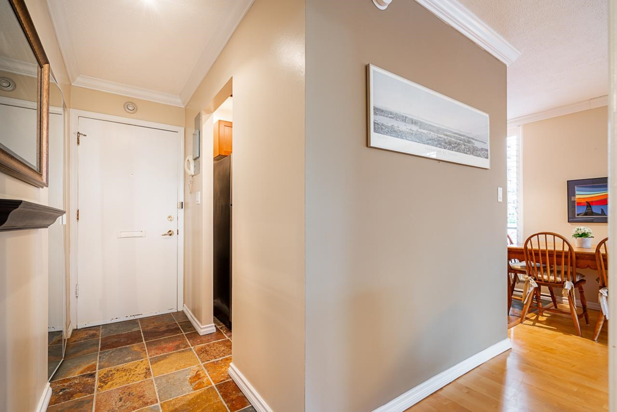 Basement Recreation Room Photo of 204 2150 Bellevue Avenue, West Vancouver, BC