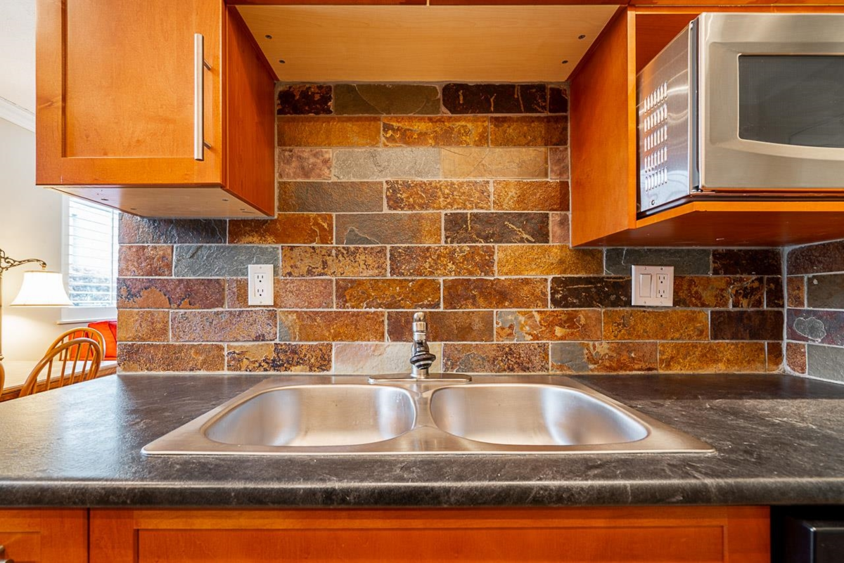 Bedroom 3 Photo of 204 2150 Bellevue Avenue, West Vancouver, BC