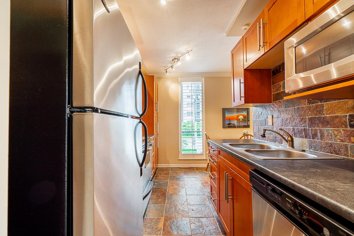 Bedroom 4 Photo of 204 2150 Bellevue Avenue, West Vancouver, BC