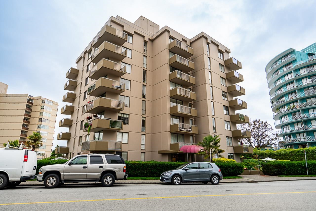 Exterior Rear Photo of 204 2150 Bellevue Avenue, West Vancouver, BC