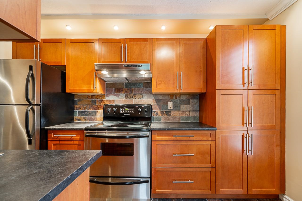 Primary Bedroom Photo of 204 2150 Bellevue Avenue, West Vancouver, BC