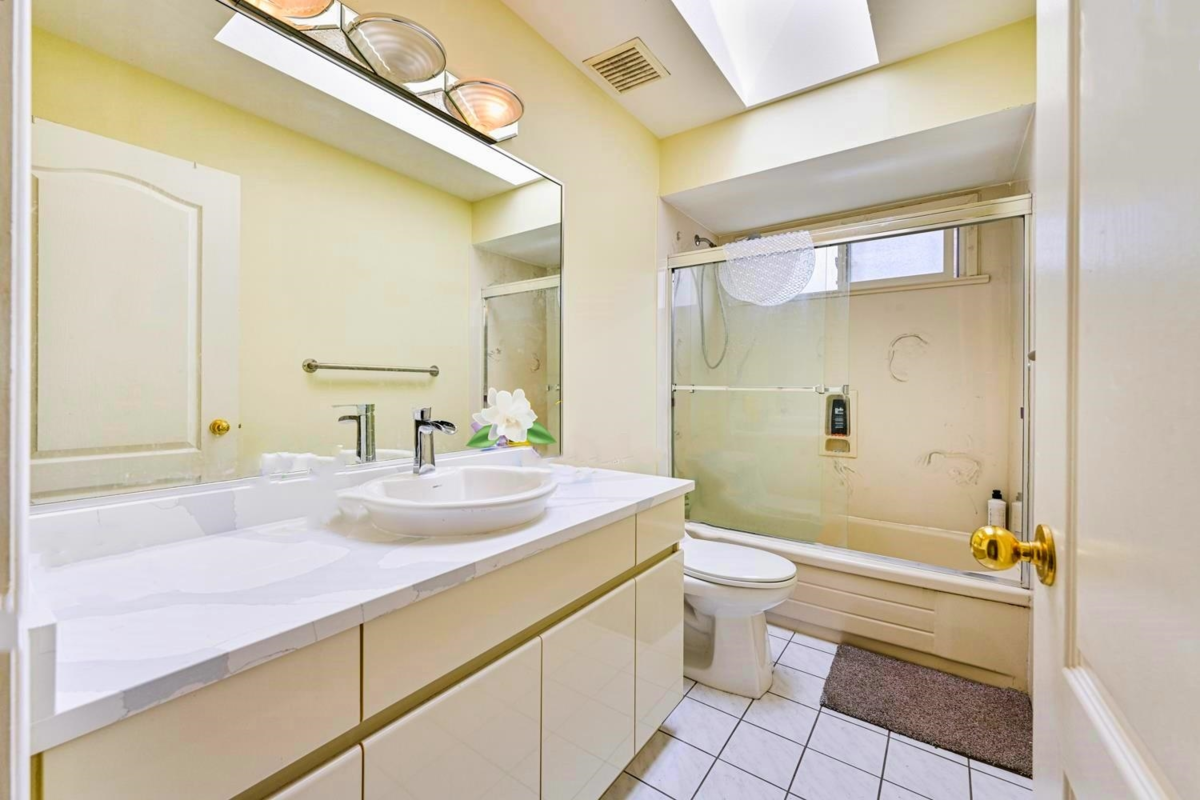 Laundry Room Photo of 396 E 49th Avenue, Vancouver, BC