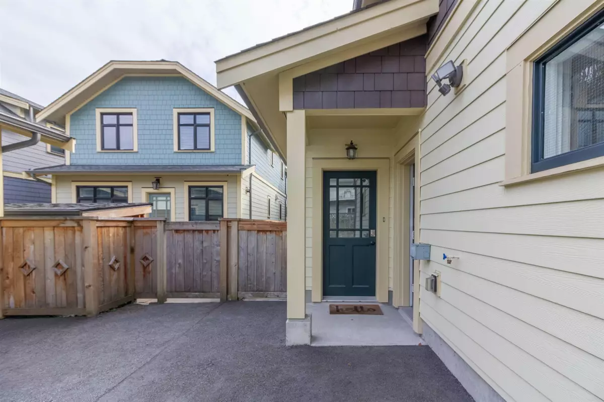 Garden / Landscaping Photo of 903 Walls Avenue, Coquitlam, BC