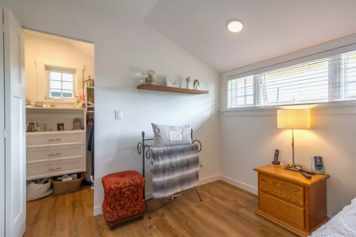 Guest Bathroom Photo of 903 Walls Avenue, Coquitlam, BC