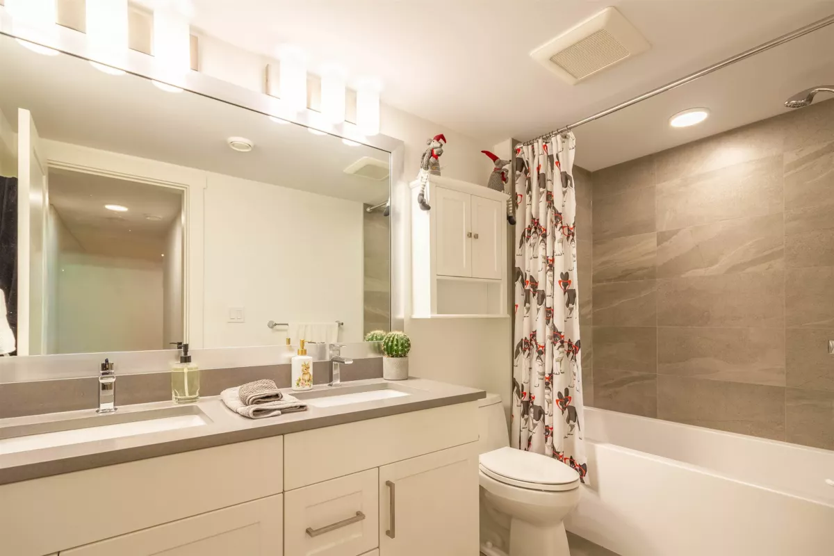 Hallway Photo of 903 Walls Avenue, Coquitlam, BC