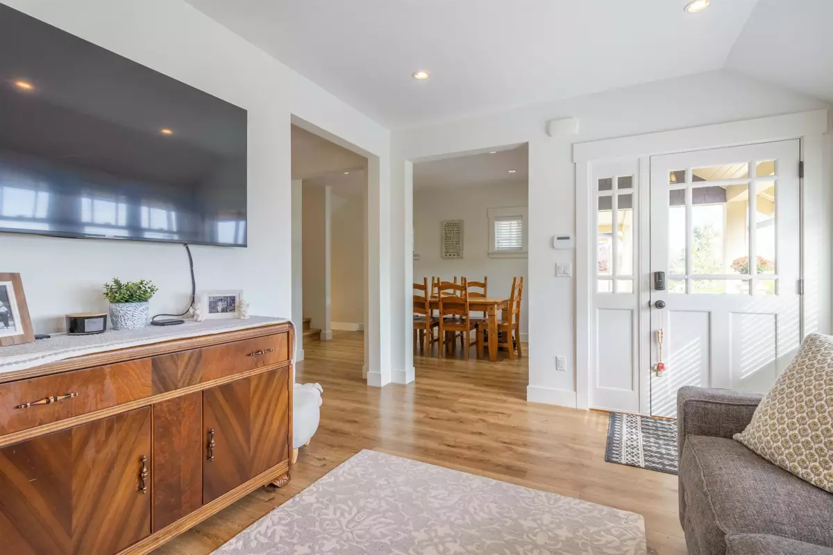 Kitchen Island Photo of 903 Walls Avenue, Coquitlam, BC