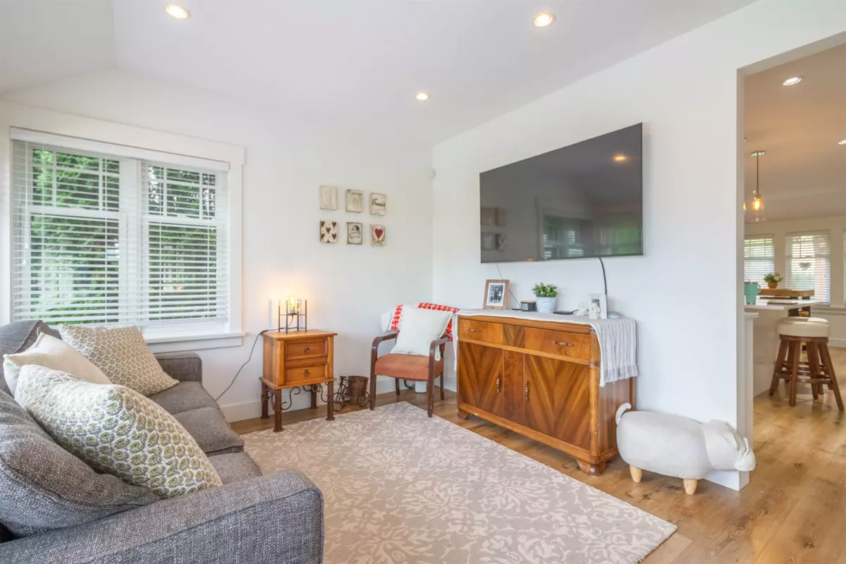 Kitchen Photo of 903 Walls Avenue, Coquitlam, BC