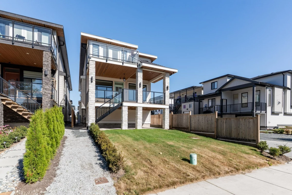 Exterior Front Photo of 215 Mabel Street, New Westminster, BC