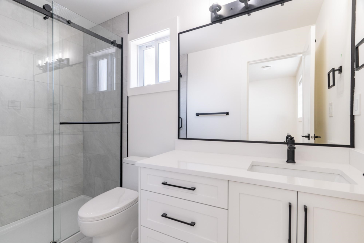 Garden / Landscaping Photo of 215 Mabel Street, New Westminster, BC