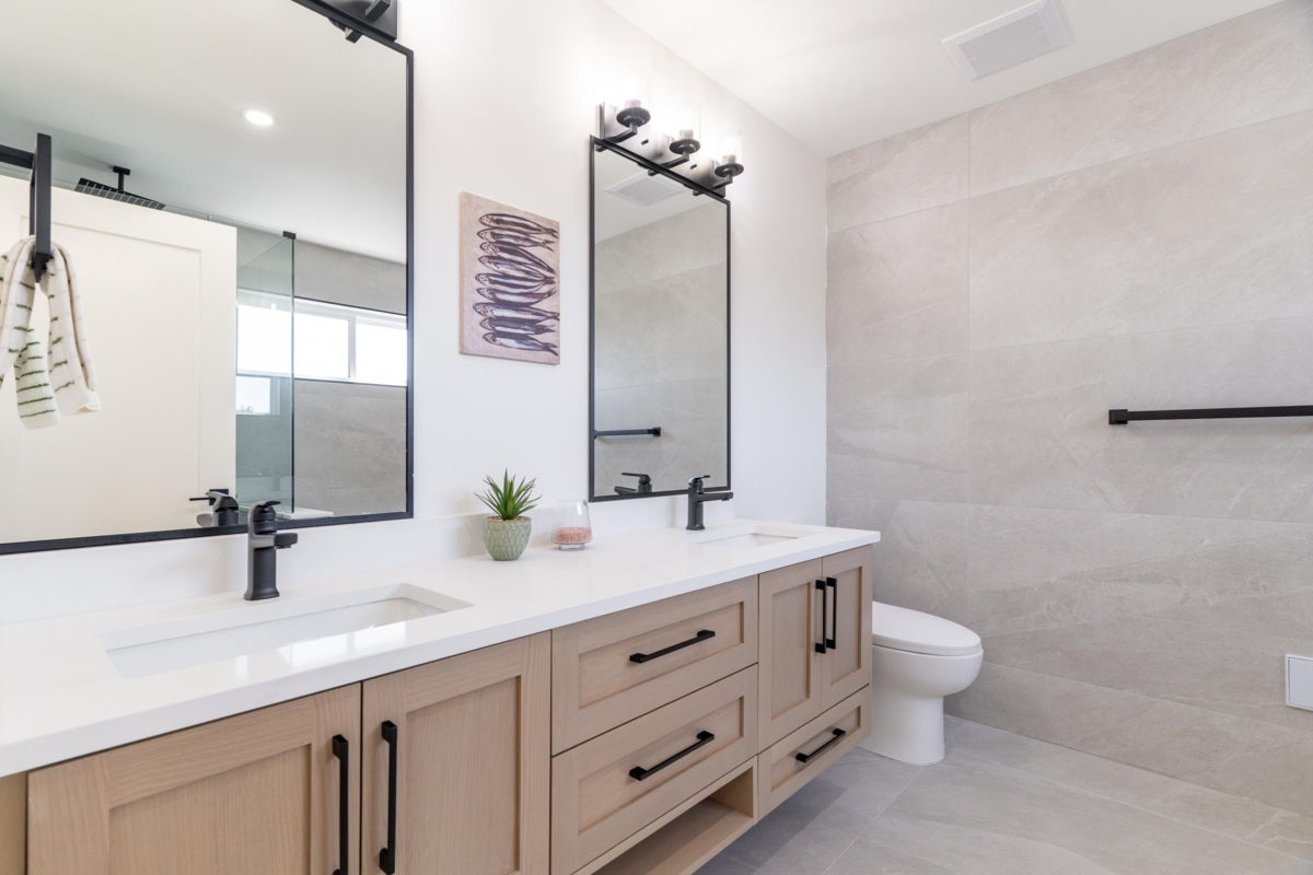 Hallway Photo of 215 Mabel Street, New Westminster, BC