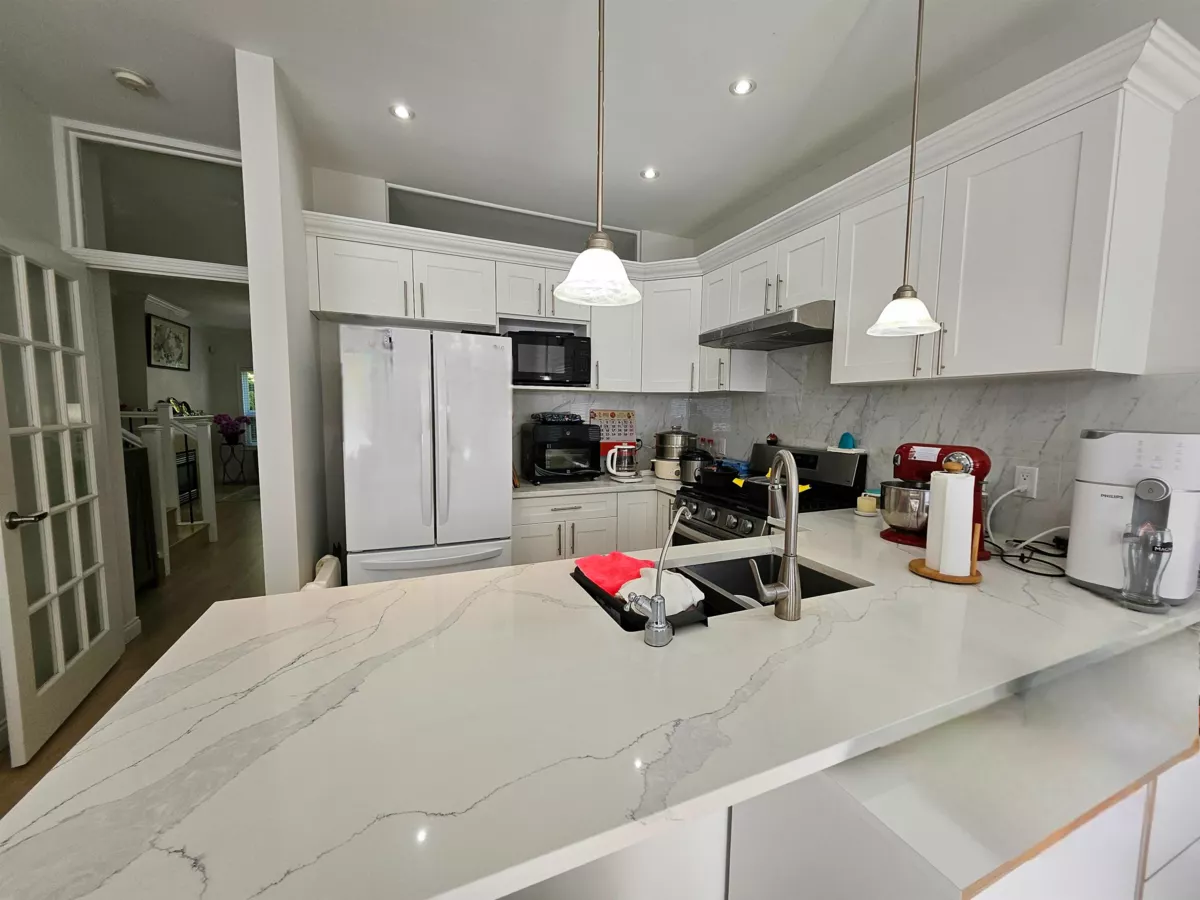 Kitchen Island Photo of 1 6733 Livingstone Place, Richmond, BC