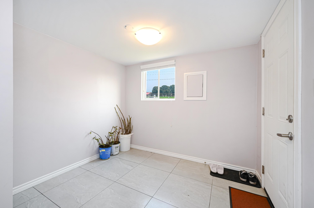 Breakfast Nook Photo of 1818 Fraser Avenue, Port Coquitlam, BC
