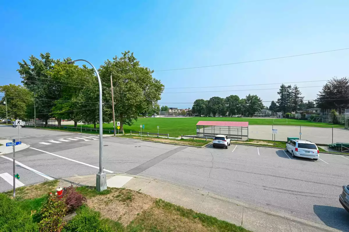 Entry Foyer Photo of 1818 Fraser Avenue, Port Coquitlam, BC