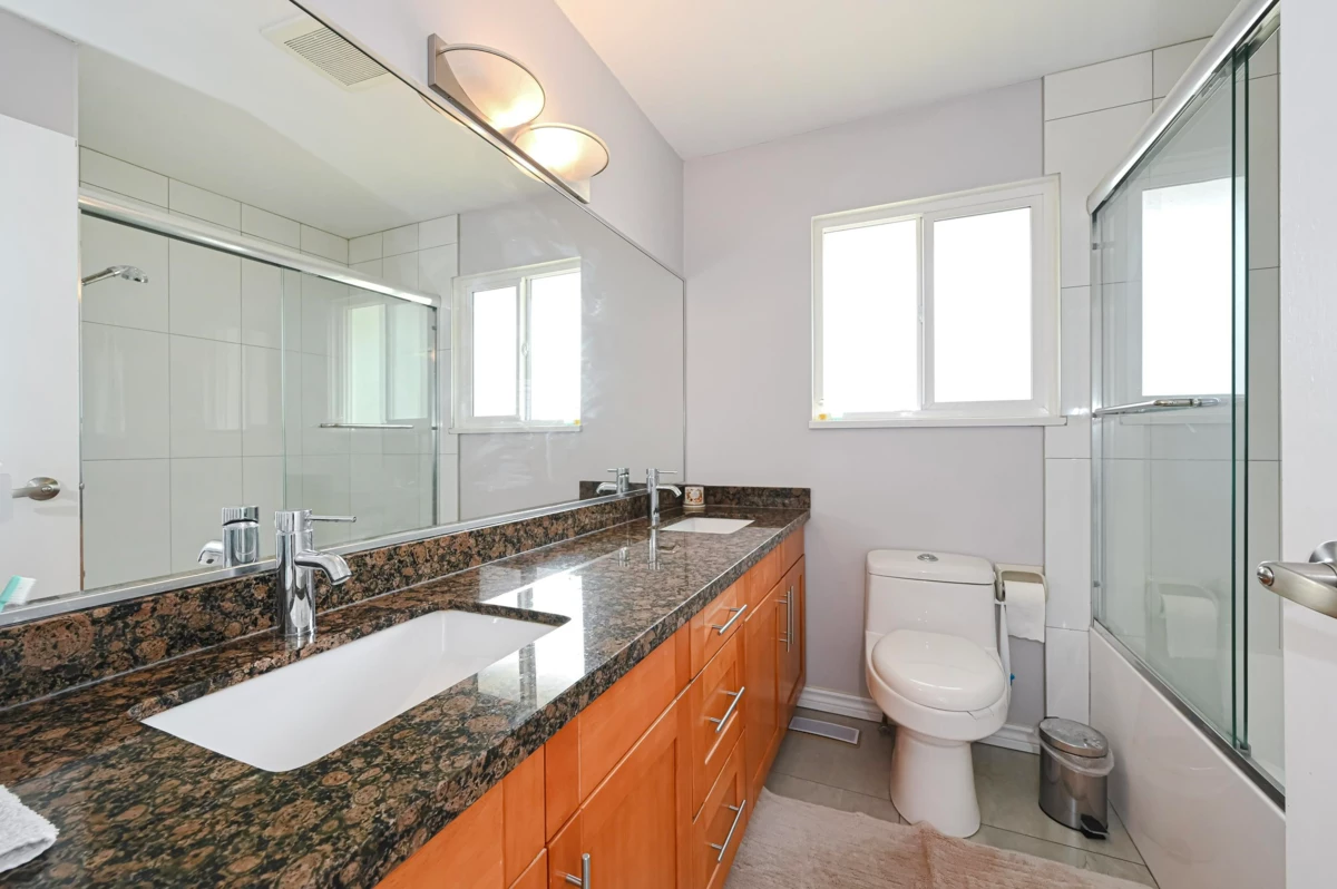 Kitchen Island Photo of 1818 Fraser Avenue, Port Coquitlam, BC