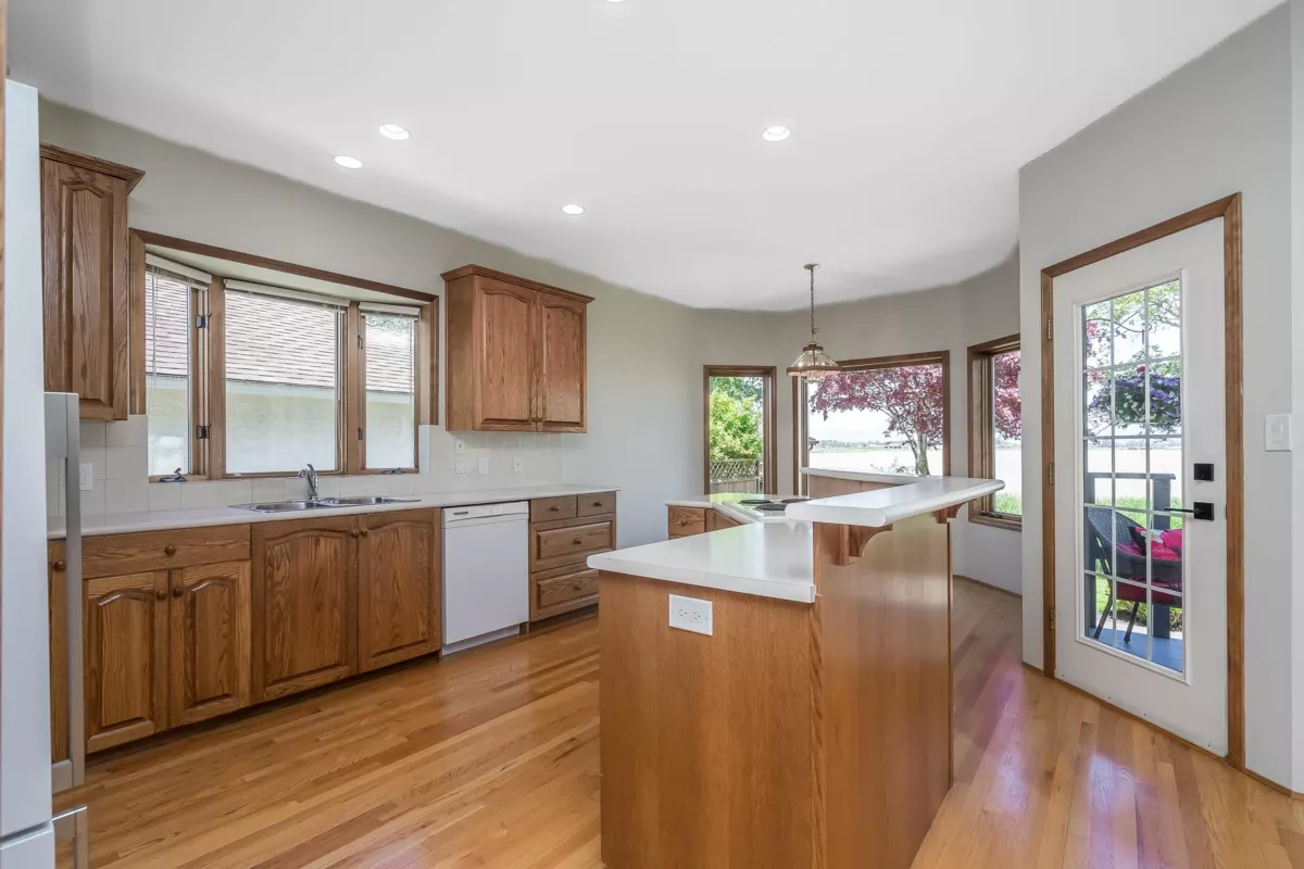 Guest Bathroom Photo of 6247 Crescent Place, Delta, BC