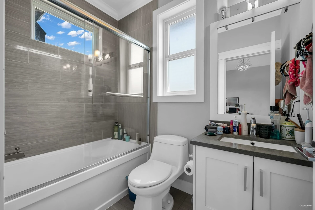 Entry Foyer Photo of 1640 Como Lake Avenue, Coquitlam, BC