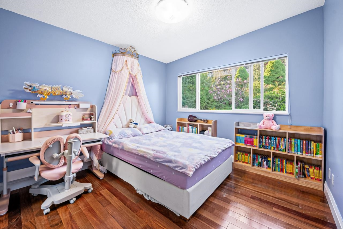 Basement Recreation Room Photo of 520 Ballantree Place, West Vancouver, BC