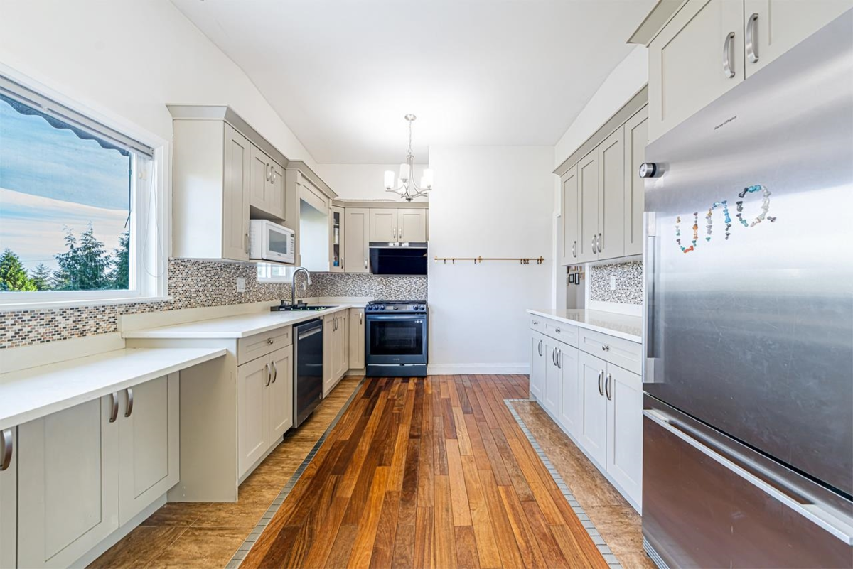 Bedroom 3 Photo of 520 Ballantree Place, West Vancouver, BC