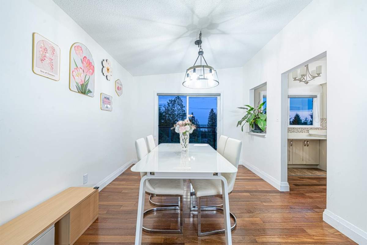 Dining Area Photo of 520 Ballantree Place, West Vancouver, BC