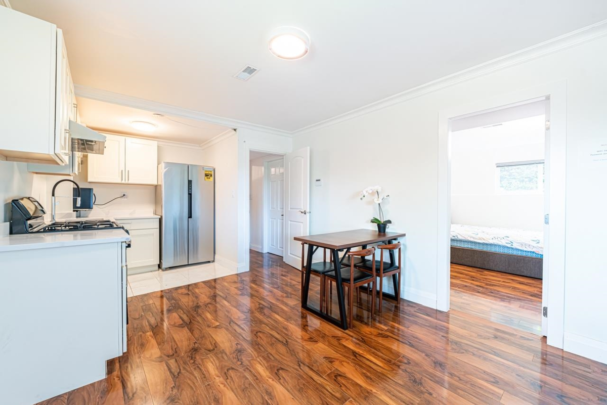 Entry Foyer Photo of 520 Ballantree Place, West Vancouver, BC