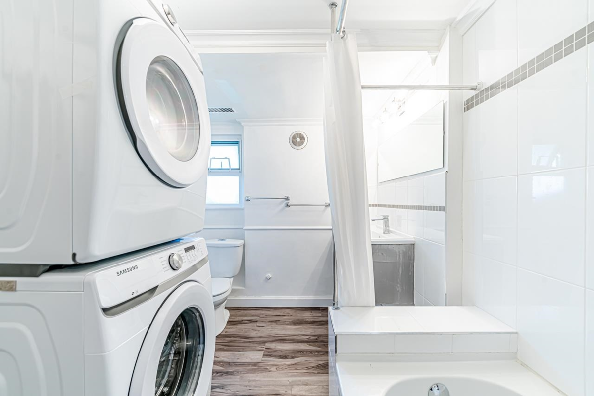 Hallway Photo of 520 Ballantree Place, West Vancouver, BC