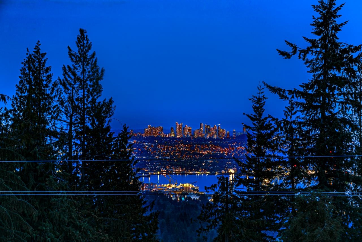Hot Tub / Spa Photo of 520 Ballantree Place, West Vancouver, BC