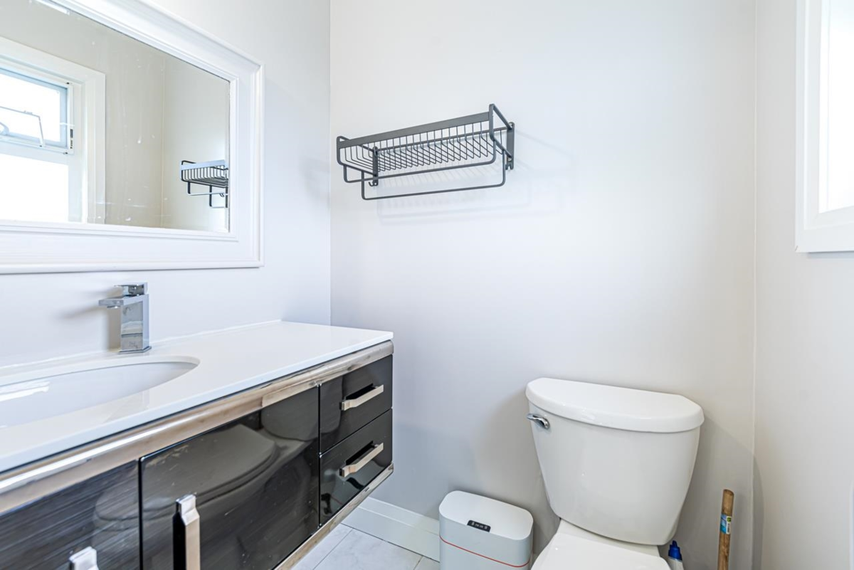 Powder Room Photo of 520 Ballantree Place, West Vancouver, BC