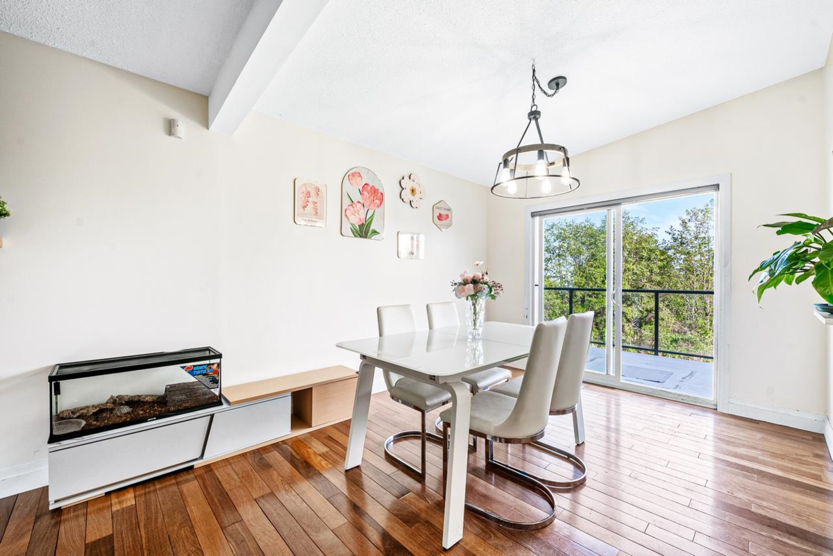 Primary Bathroom Photo of 520 Ballantree Place, West Vancouver, BC