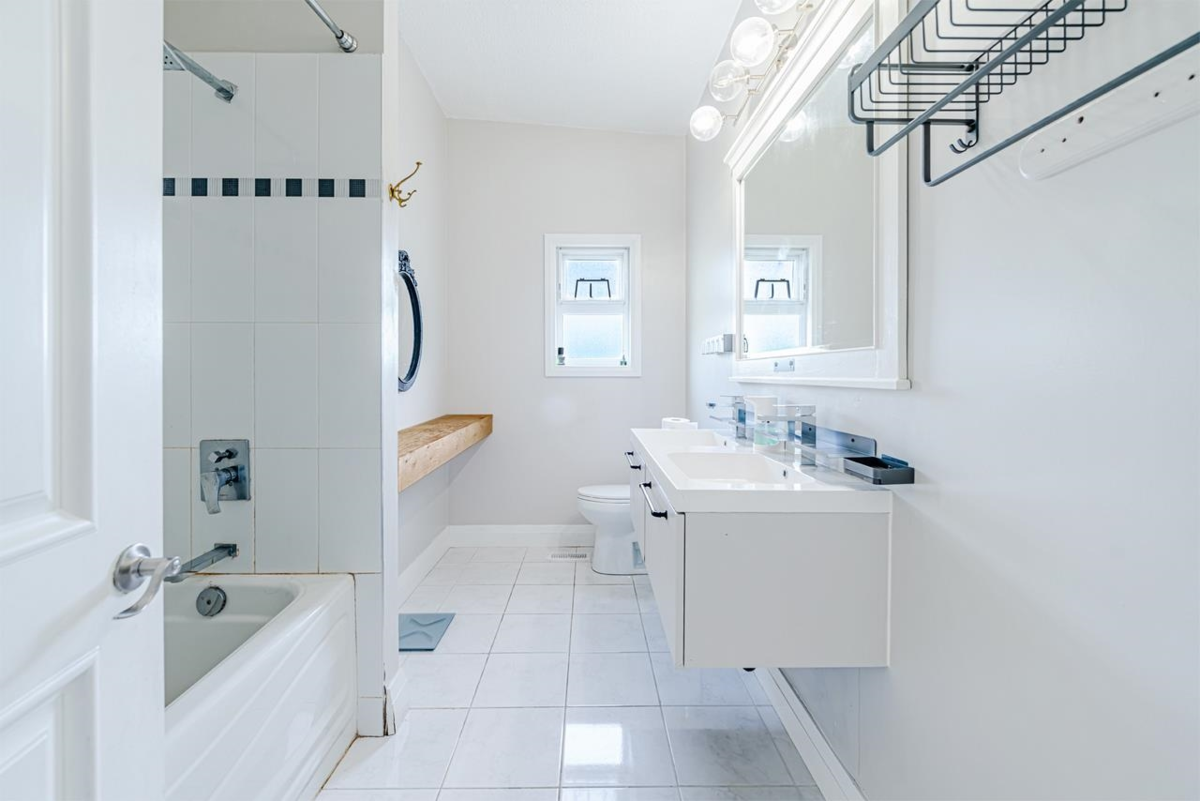 Primary Bedroom Photo of 520 Ballantree Place, West Vancouver, BC