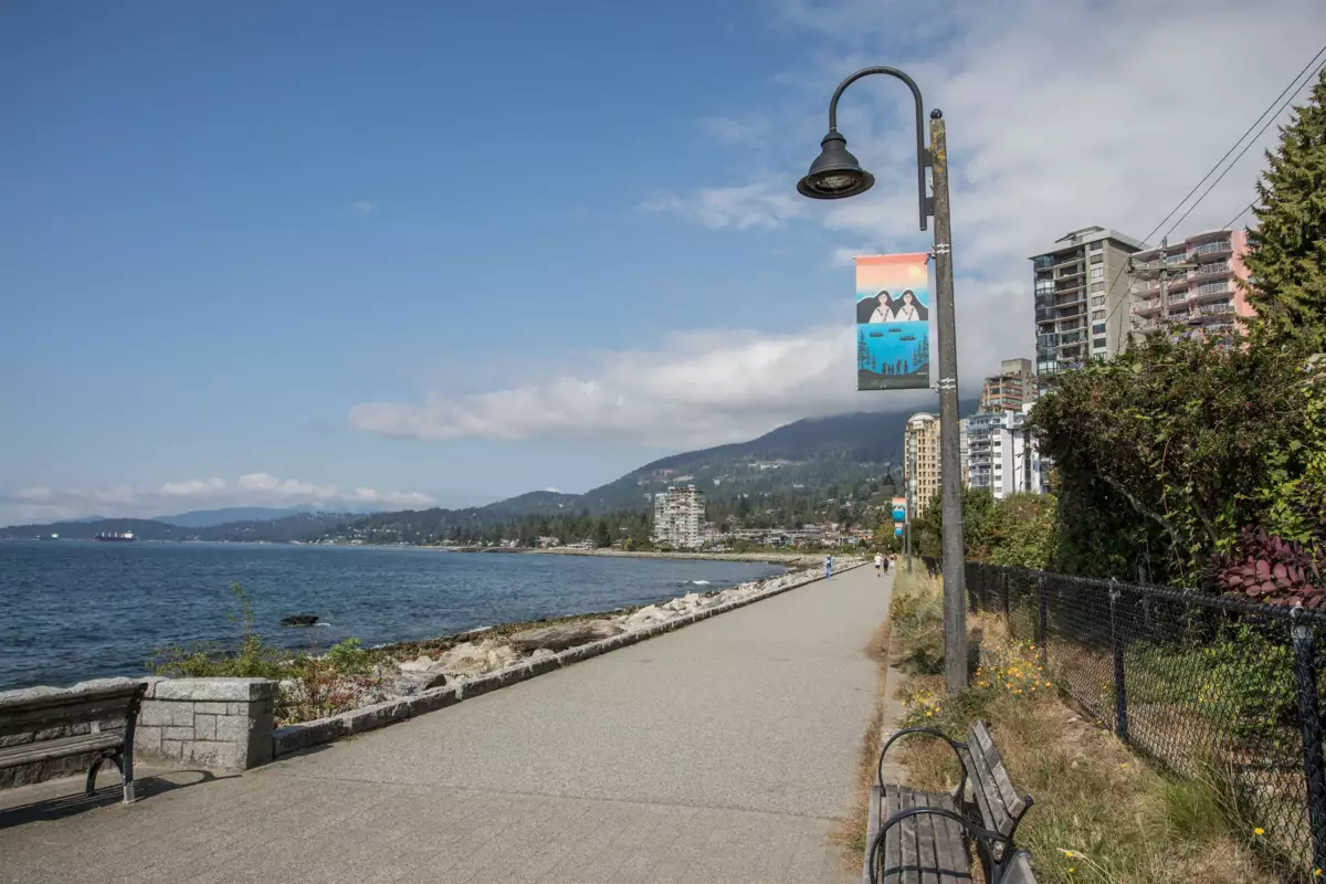 Backyard Photo of 1302 2203 Bellevue Avenue, West Vancouver, BC