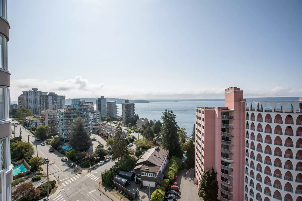 Hallway Photo of 1302 2203 Bellevue Avenue, West Vancouver, BC