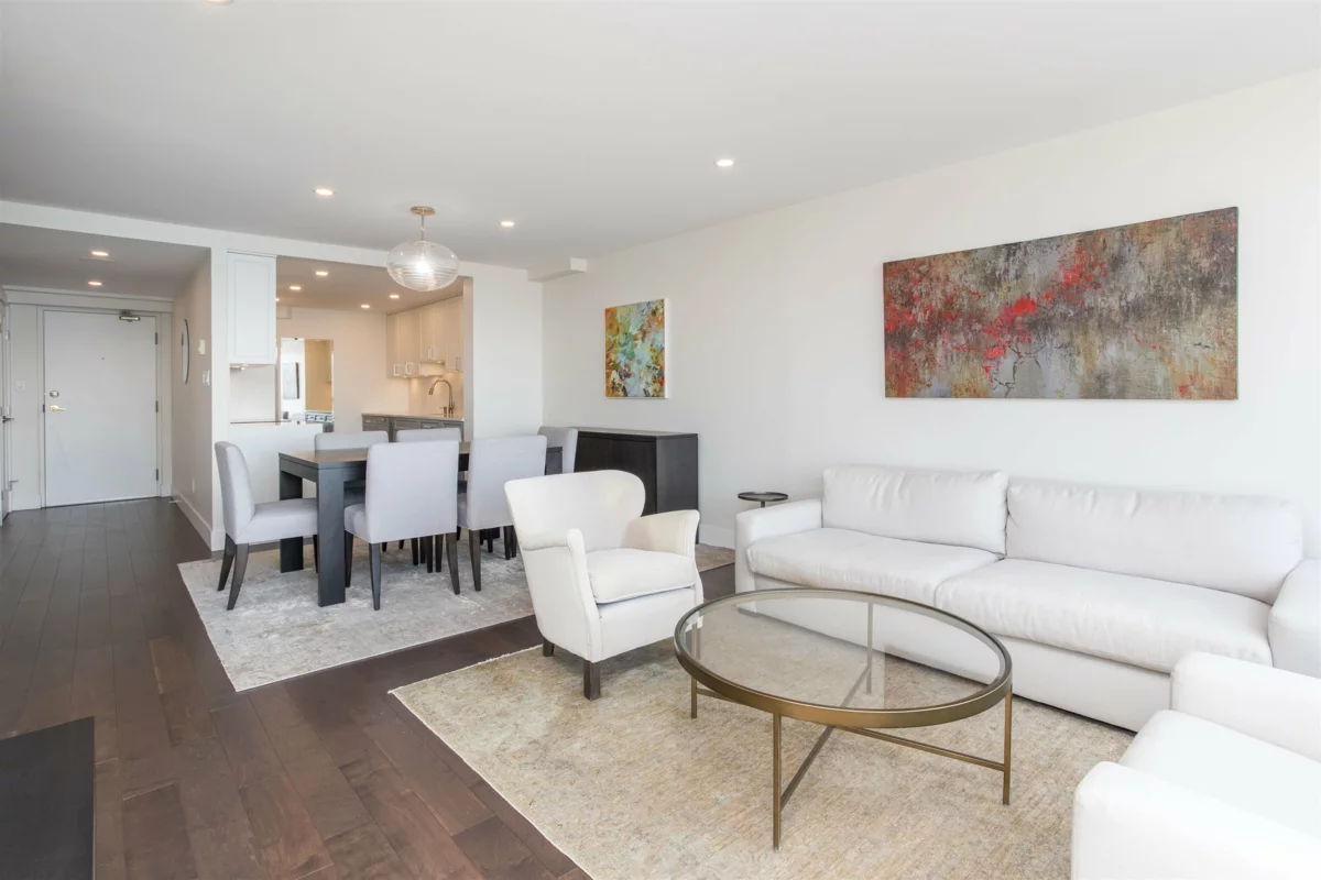 Kitchen Island Photo of 1302 2203 Bellevue Avenue, West Vancouver, BC