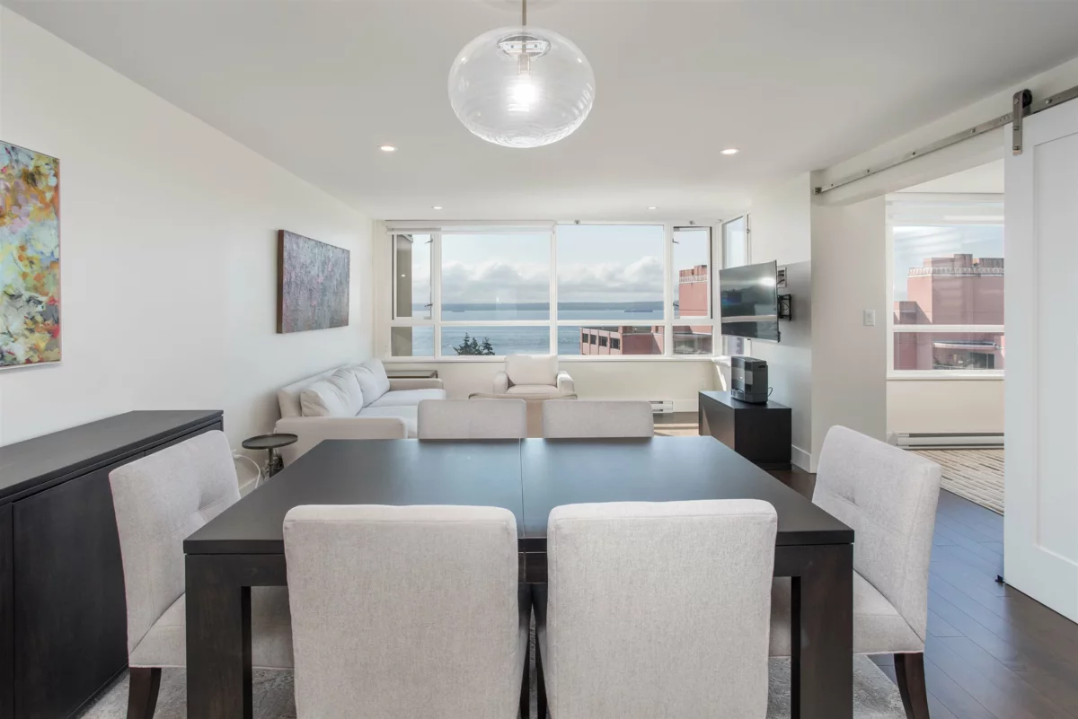 Kitchen Photo of 1302 2203 Bellevue Avenue, West Vancouver, BC