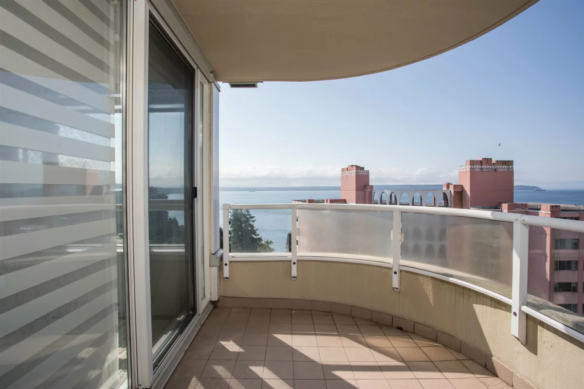 Laundry Room Photo of 1302 2203 Bellevue Avenue, West Vancouver, BC