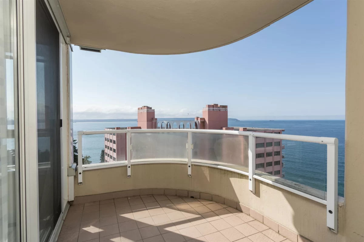 Mudroom Photo of 1302 2203 Bellevue Avenue, West Vancouver, BC