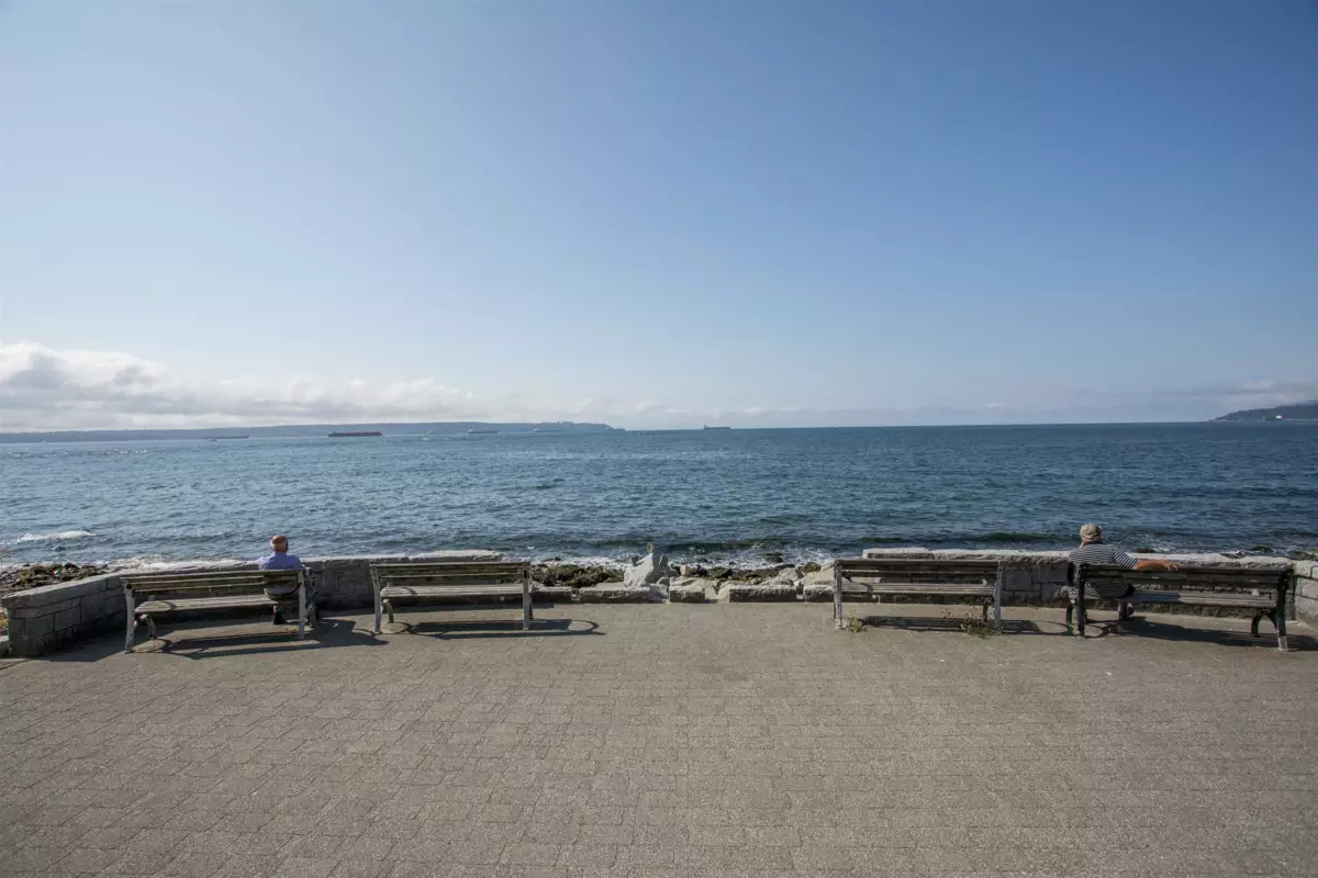 Swimming Pool Photo of 1302 2203 Bellevue Avenue, West Vancouver, BC