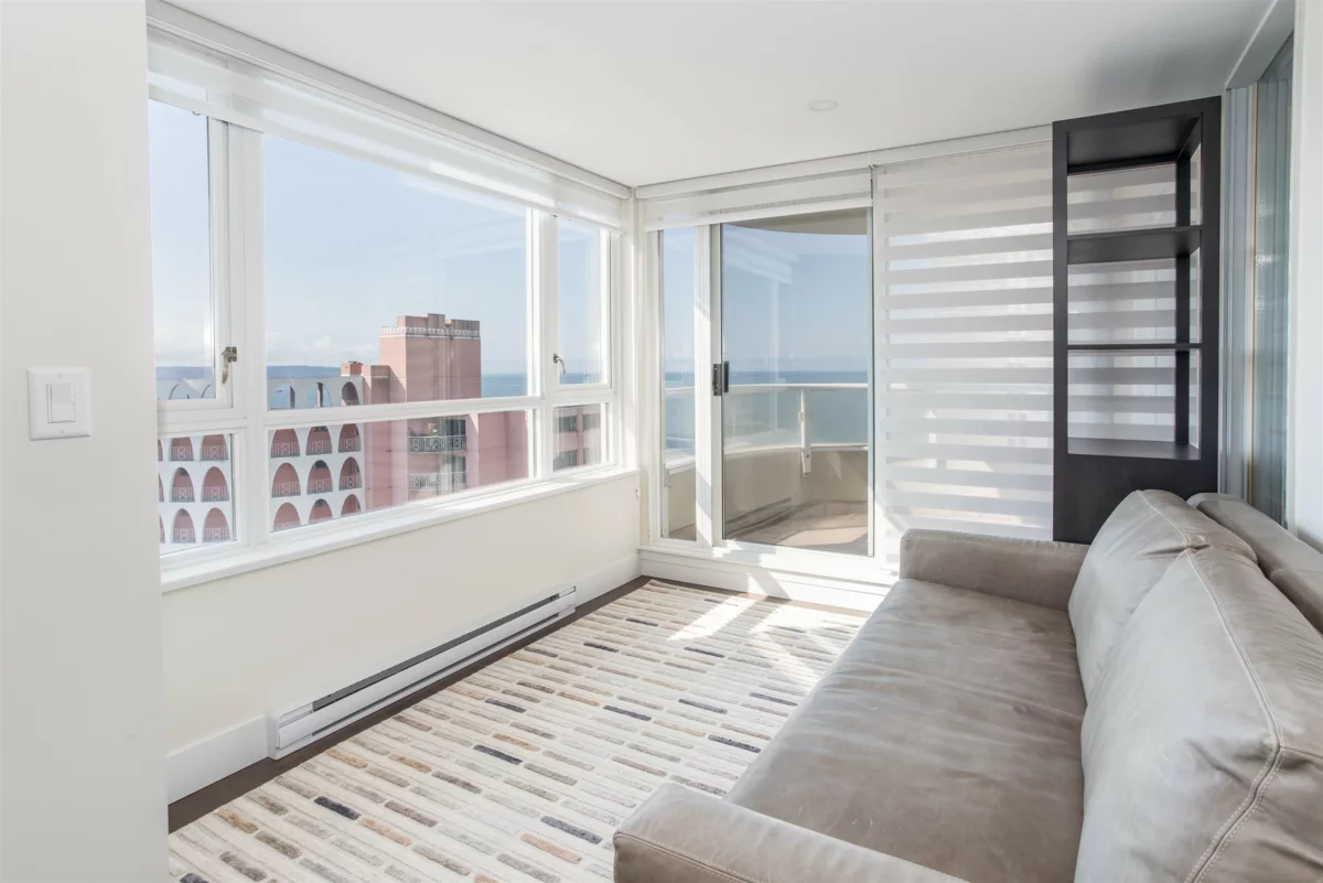 Walk-In Closet Photo of 1302 2203 Bellevue Avenue, West Vancouver, BC