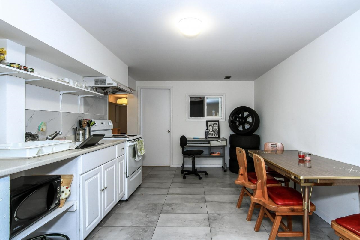 Basement Recreation Room Photo of 1525 Elinor Crescent, Port Coquitlam, BC