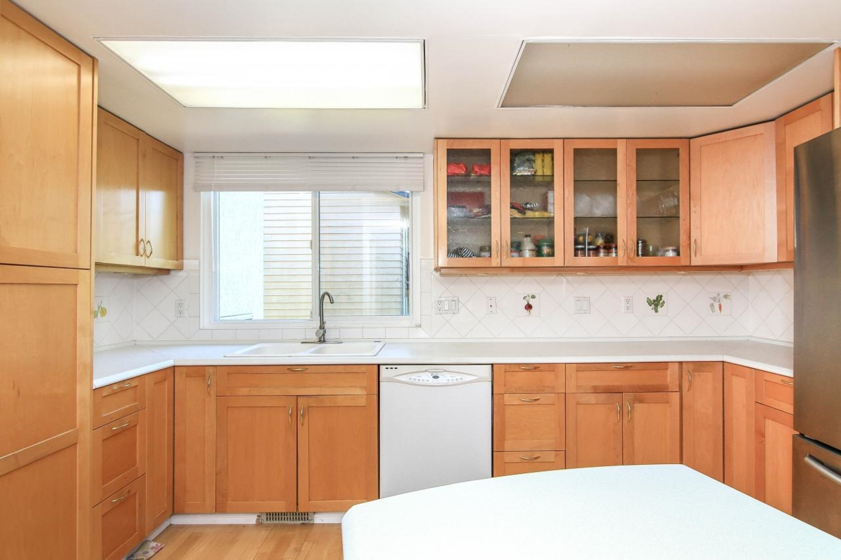 Breakfast Nook Photo of 1525 Elinor Crescent, Port Coquitlam, BC