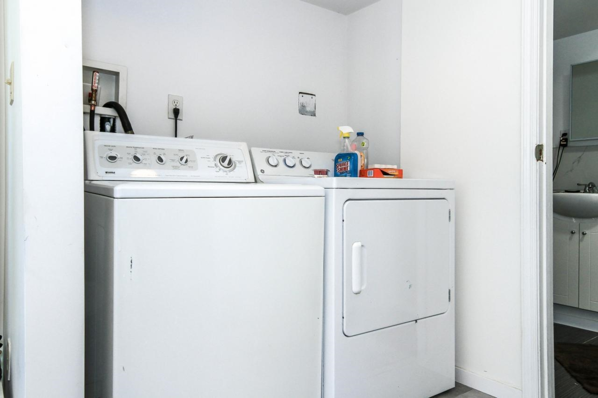 Garage Interior Photo of 1525 Elinor Crescent, Port Coquitlam, BC