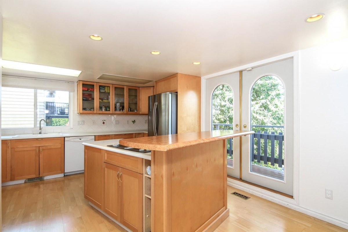 Kitchen Photo of 1525 Elinor Crescent, Port Coquitlam, BC