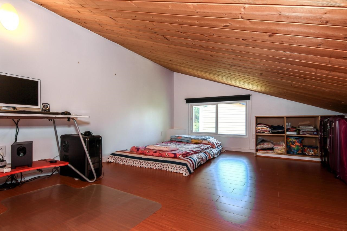 Powder Room Photo of 1525 Elinor Crescent, Port Coquitlam, BC