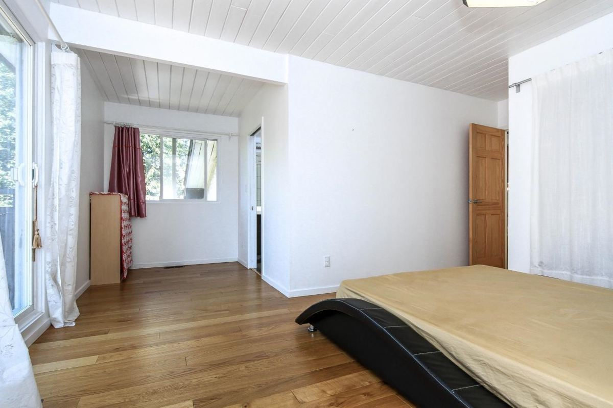 Primary Bathroom Photo of 1525 Elinor Crescent, Port Coquitlam, BC