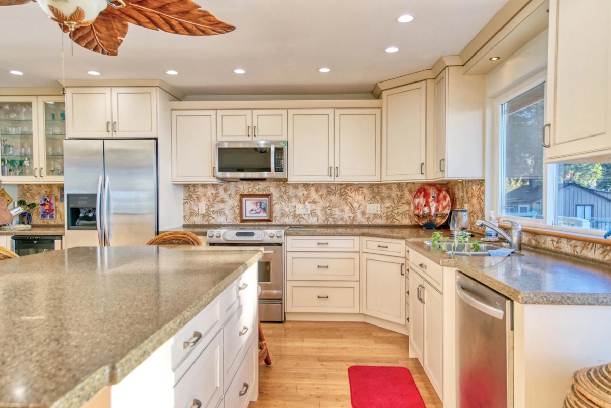 Basement Recreation Room Photo of 6437 Sunshine Coast Highway, Sechelt, BC