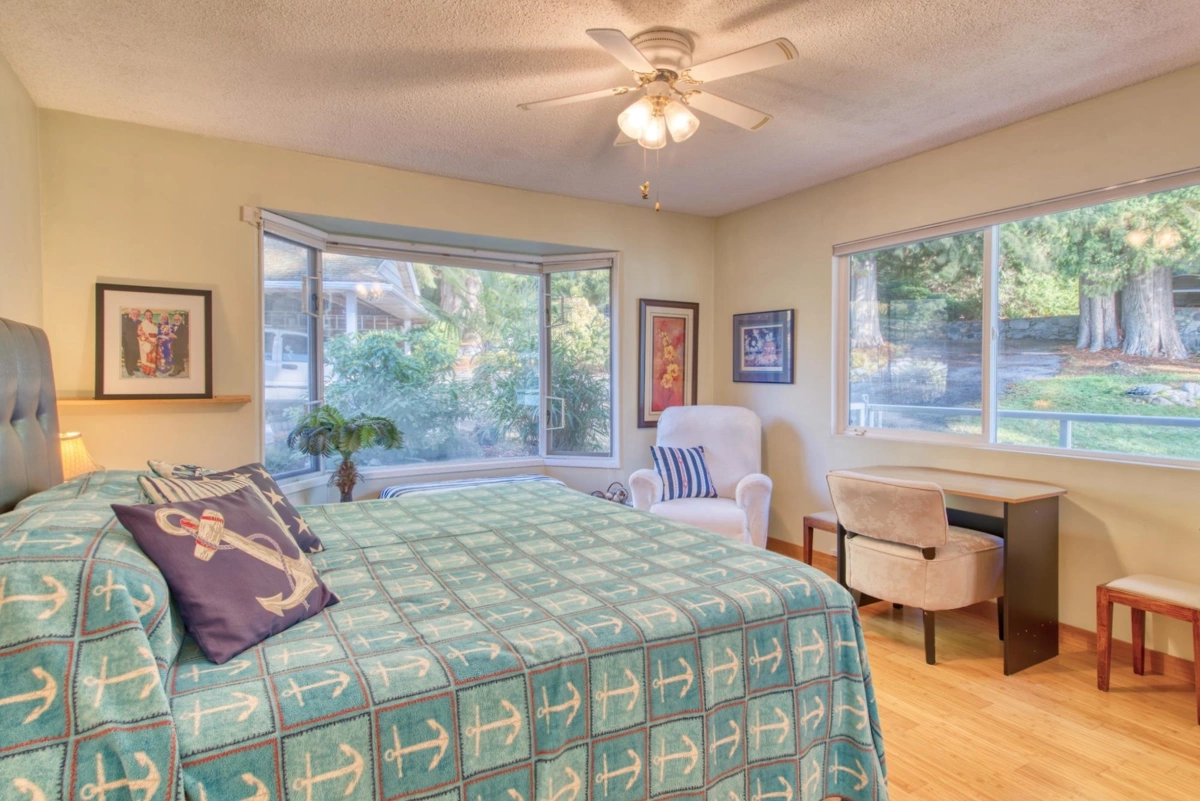 Entry Foyer Photo of 6437 Sunshine Coast Highway, Sechelt, BC